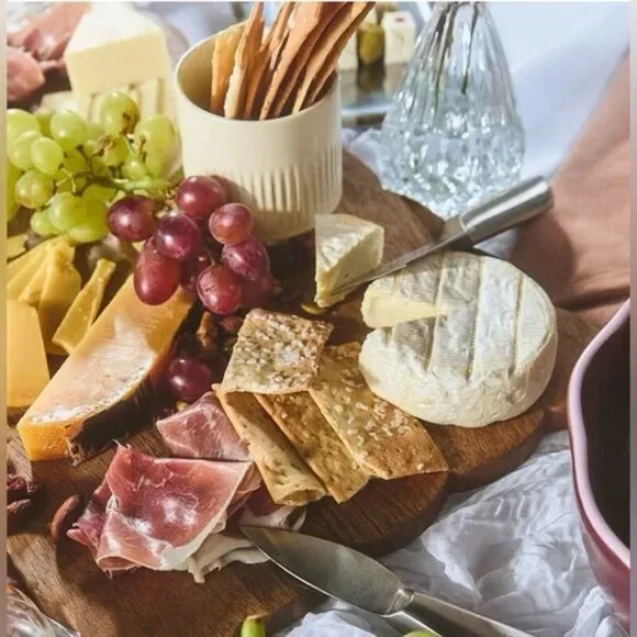 MELA ARTISANS Scalloped Edge Mango Wood Charcuterie Board (BRAND-NEW!) - Picture 3 of 4